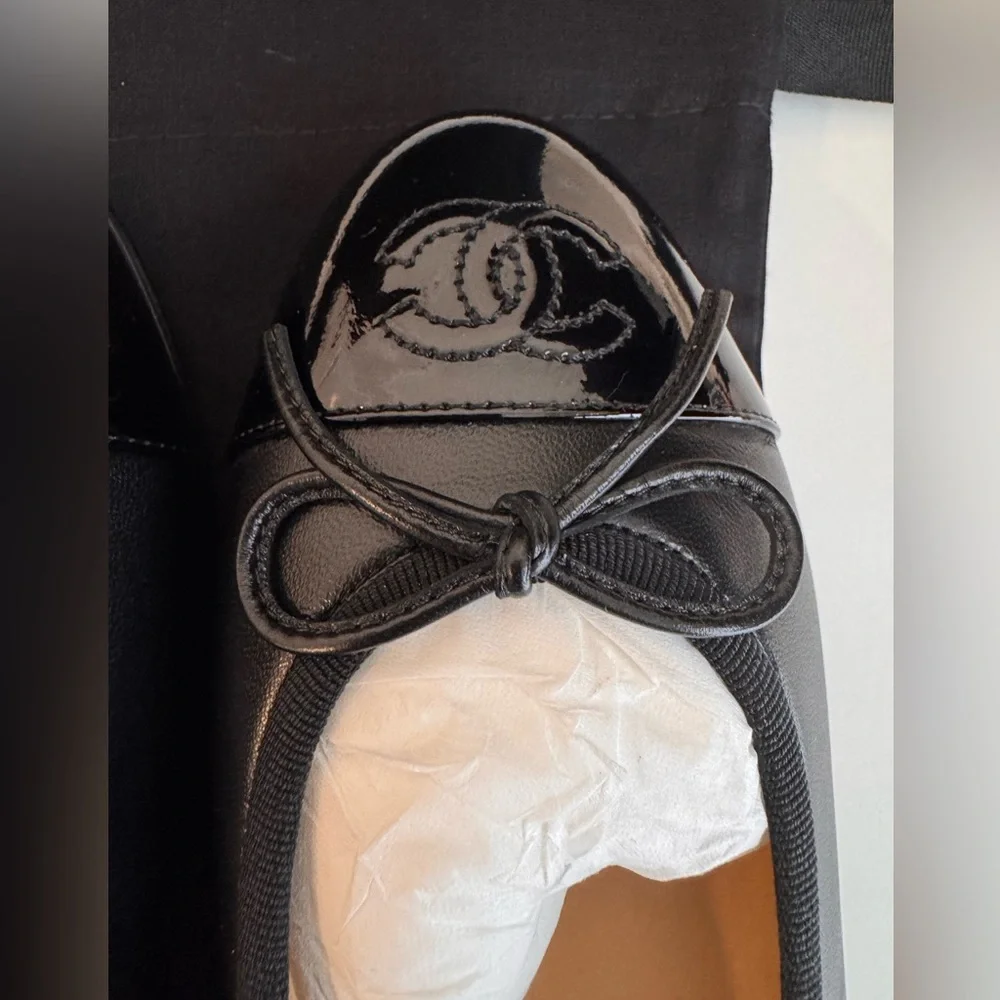 CHANEL Black Leather Ballet Flats with Bow